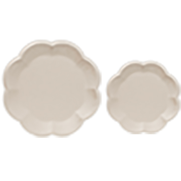 Disposable Plastic Plates Perfect for Weddings and Parties
